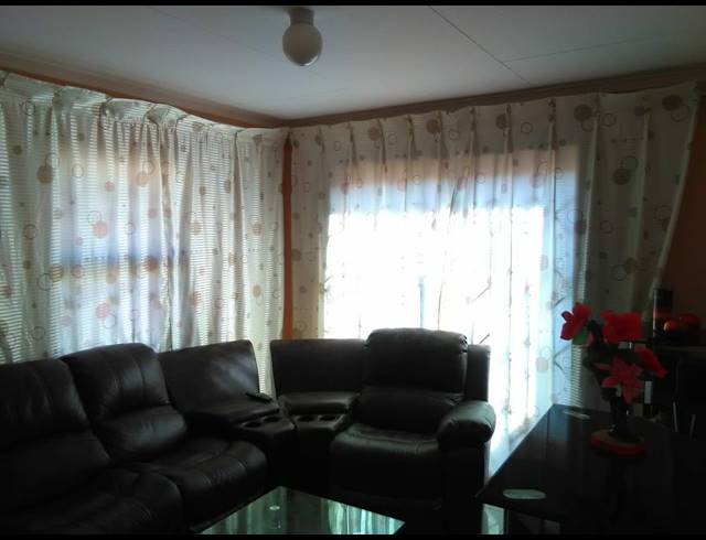 3 BEDROOM HOUSE SOLD IN THE ORCHARDS